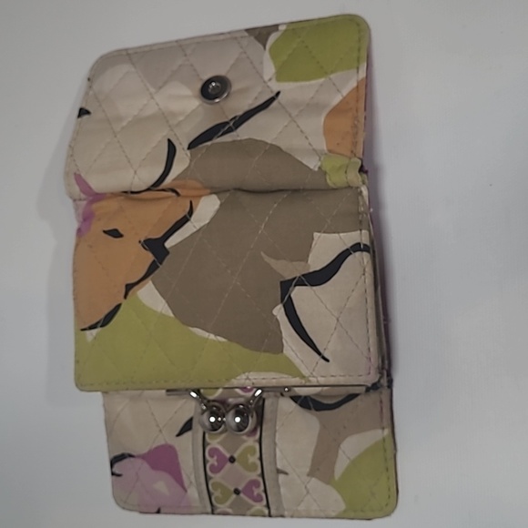 VERA BRADLEY KISSLOCK TRIFOLD WALLET in the pattern PORTOBELLO - Picture 4 of 8